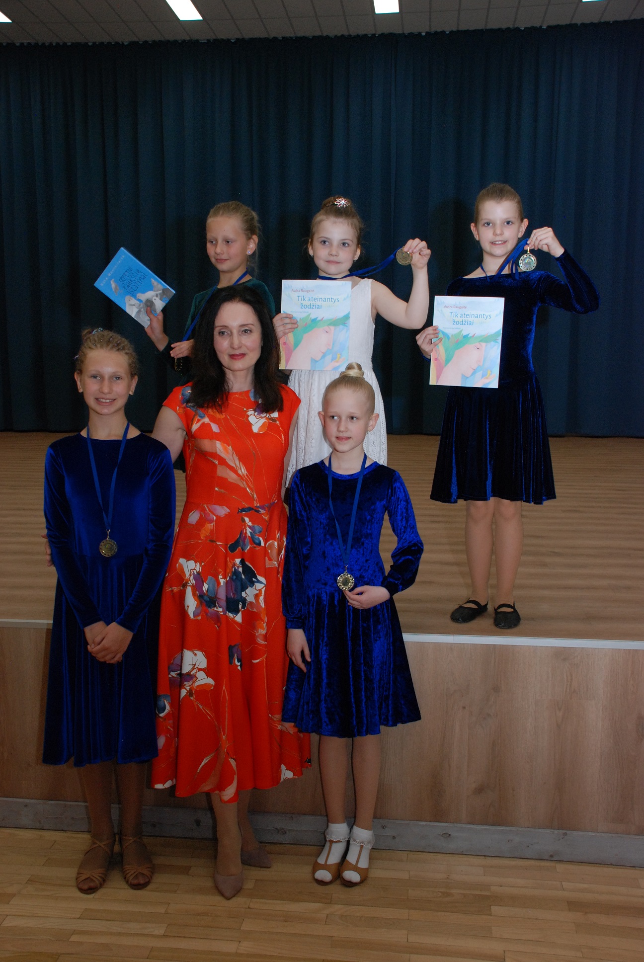 Kauno Jono Pauliaus II gimnazijos moksleivių pasirodymas  šokių šventėje konkurse 