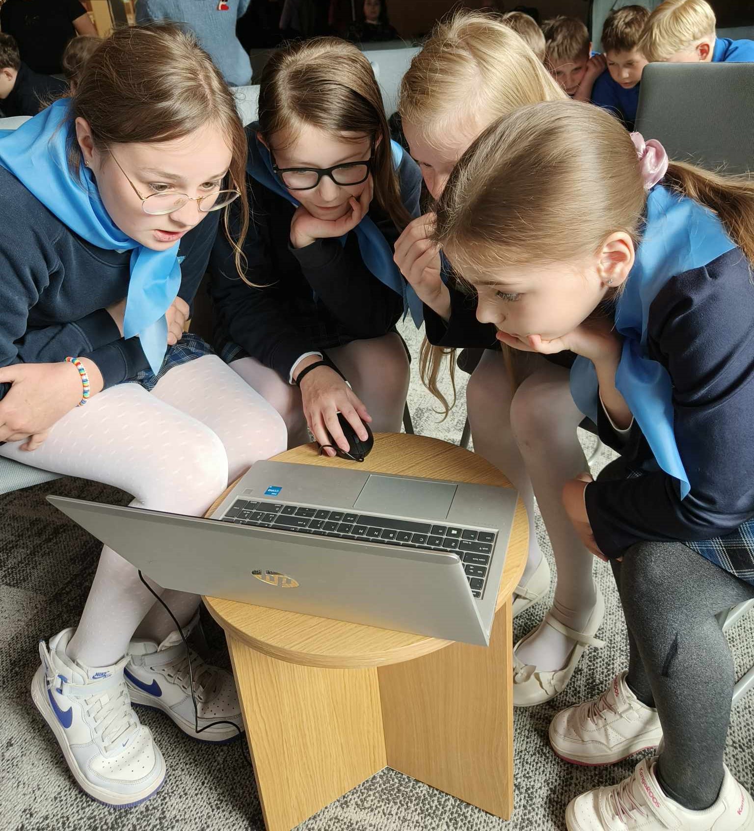 Gegužės 15 dieną 1-4 klasių mokiniai dalyvavo Kauno rajono ir Kauno miesto ilgalaikio projekto „Atidaus skaitymo įgūdžių lavinimo pradiniame ugdyme dirbtuvės taikant IKT įrankius“  konkurse ,,Gera draugą turėti“