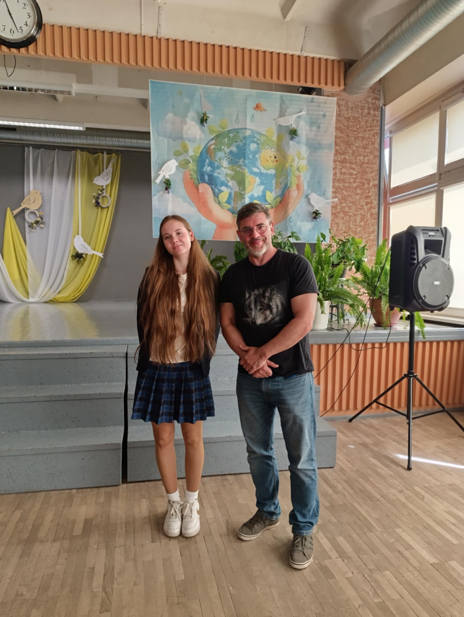 Gegužės 28 dieną Panevėžio „Ąžuolo“ progimnazijoje vyko respublikinė gamtosauginė užsienio kalbų konferencija „Let's Save Our Planet“, kuri subūrė 5–8 klasių mokinius iš įvairių Lietuvos miestų