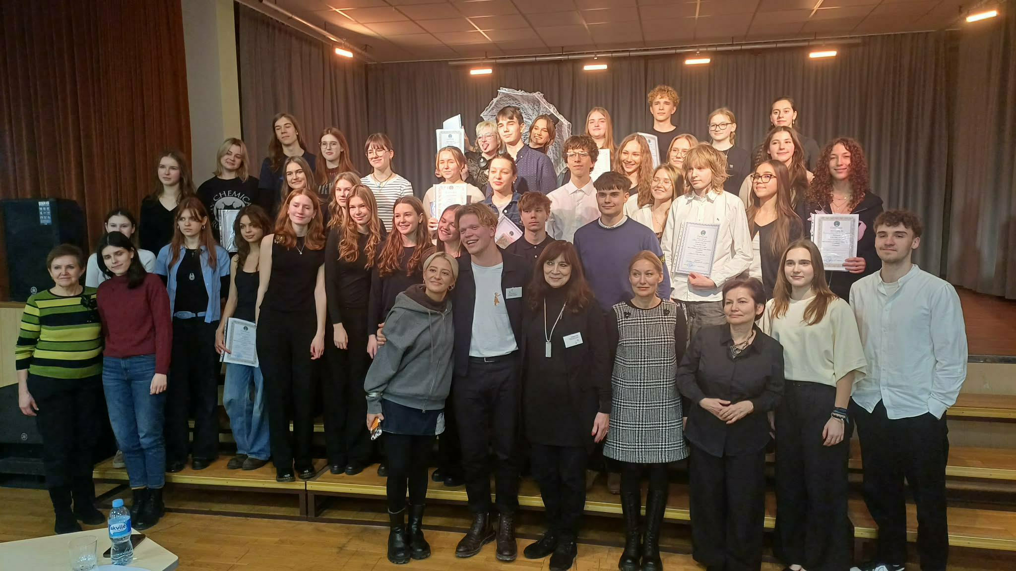 Vasario 06 d. Vilniaus Žemynos gimnazijoje vyko respublikinis 9-12 klasių mokinių anglų kalbos dainų konkursas „Let‘s Love but Not Fight“, subūręs 18 dalyvių iš įvairių Vilniaus mokyklų mokyklų