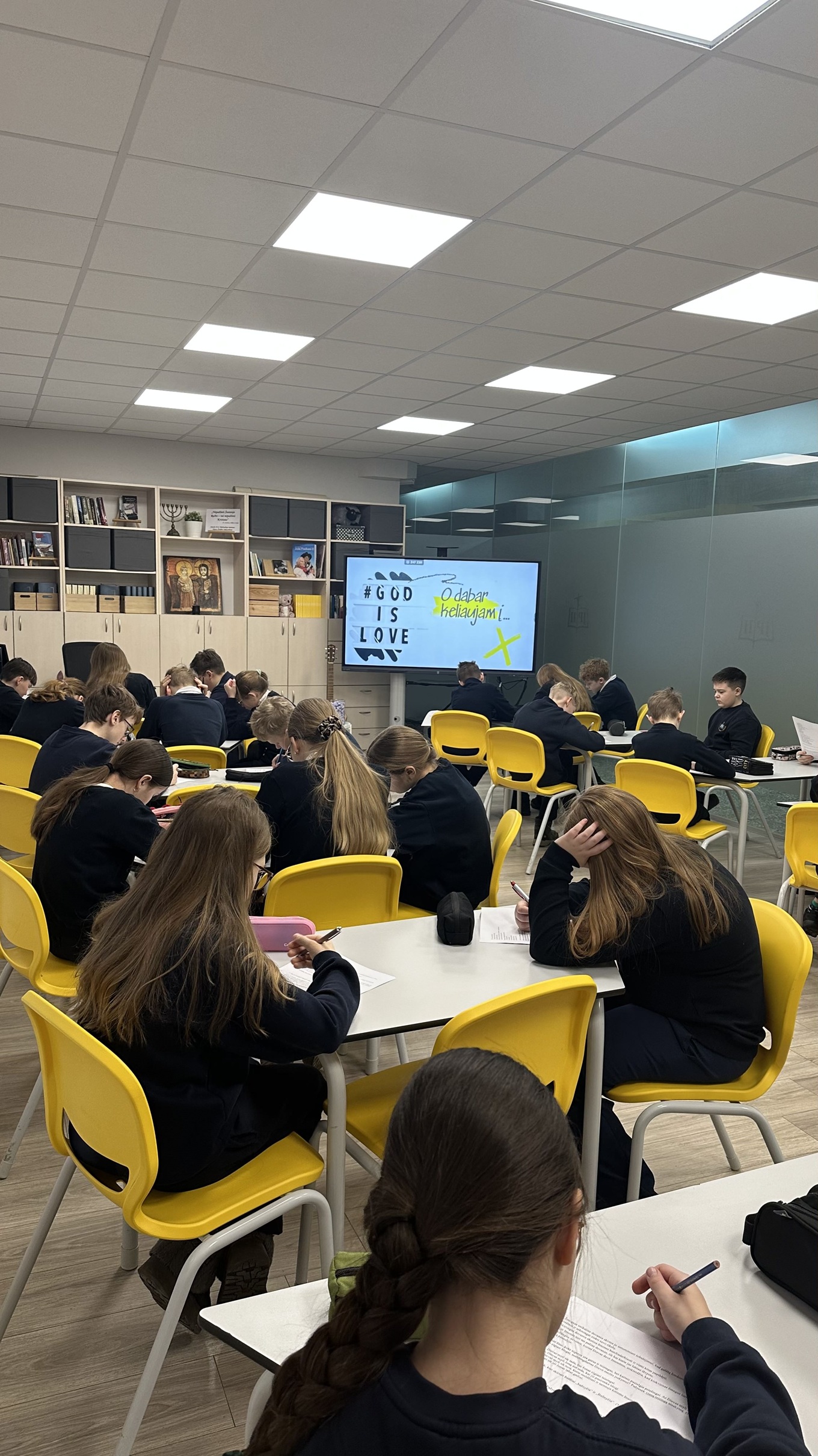 Respublikinės Kauno arkivyskupijos 5 klasių mokinių dorinio ugdymo (tikybos) viktorinos „Saliamono dirbtuvės“ I etapo gimnazijoje ir II etapo Kauno Švietimo inovacijų centre akimirkos